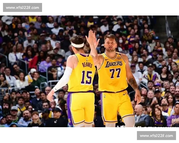 湖人对决雄鹿强强碰撞全程直播詹姆斯字母哥正面对话今晚巅峰之战