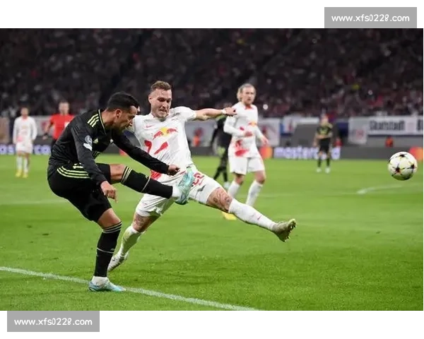 波兹南与本菲卡激战激烈 两队鏖战结果引发球迷热议